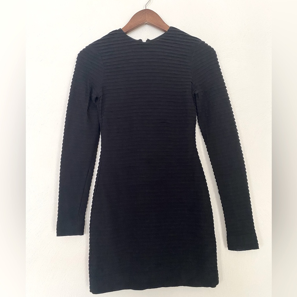⸻

Kimberly Ovitz Black Textured Long Sleeve Mini Dress – Size S